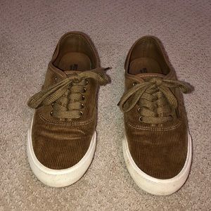 Corduroy tennis shoes